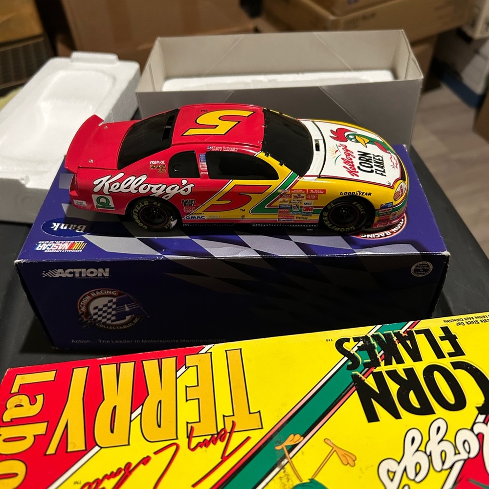 Terry Labonte Corn Flakes 1/24 scale Red and Yellow Race Car Toy. 1 of 7512 made - Picture 3 of 14